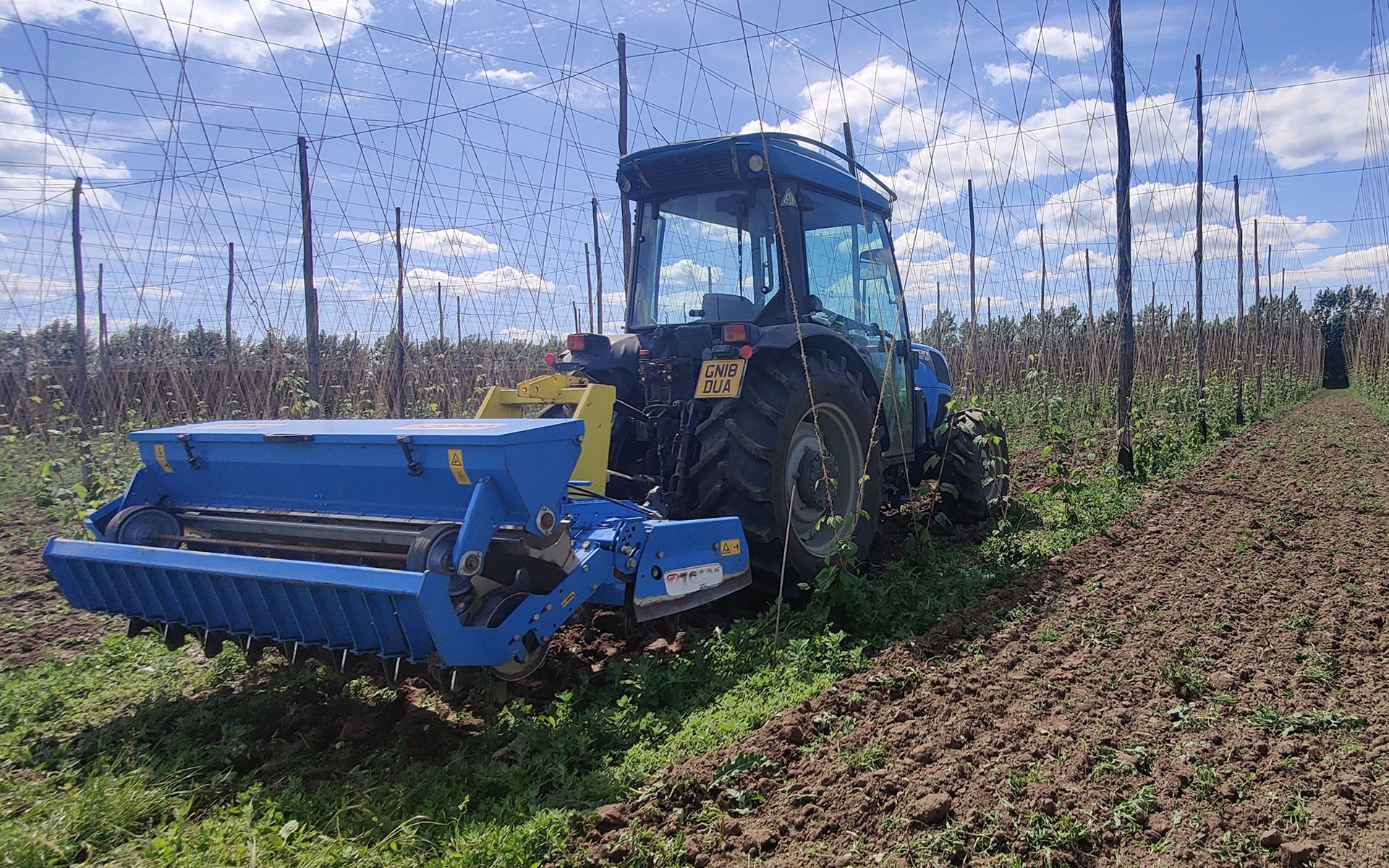 Seminatrice a spaglio per la semina di prati erbosi in vigneti e frutteti - Zanon
